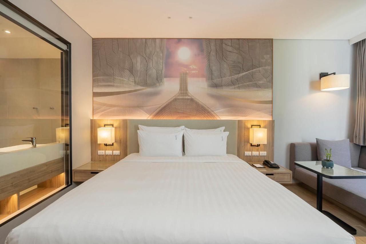 Standard King Room with Balcony and Mountain View