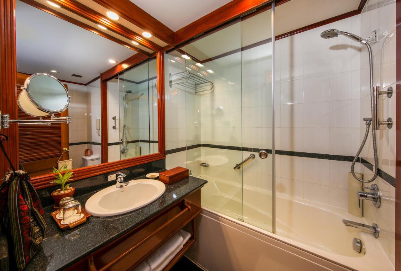 Chambre Lits Jumeaux de Luxe avec Balcon - Vue sur Piscine