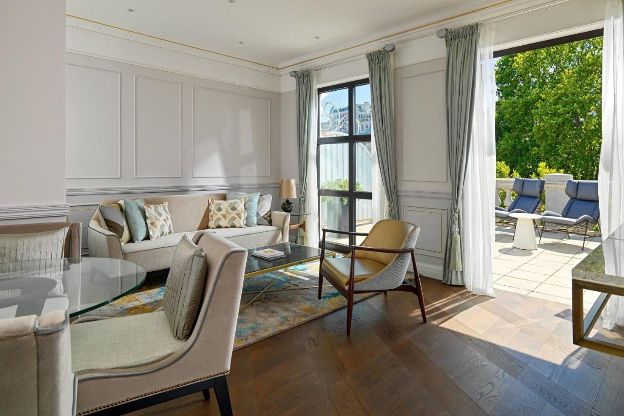 Grand Suite mit 1 Schlafzimmer und 2 Zimmern sowie Zugang zur Executive Lounge