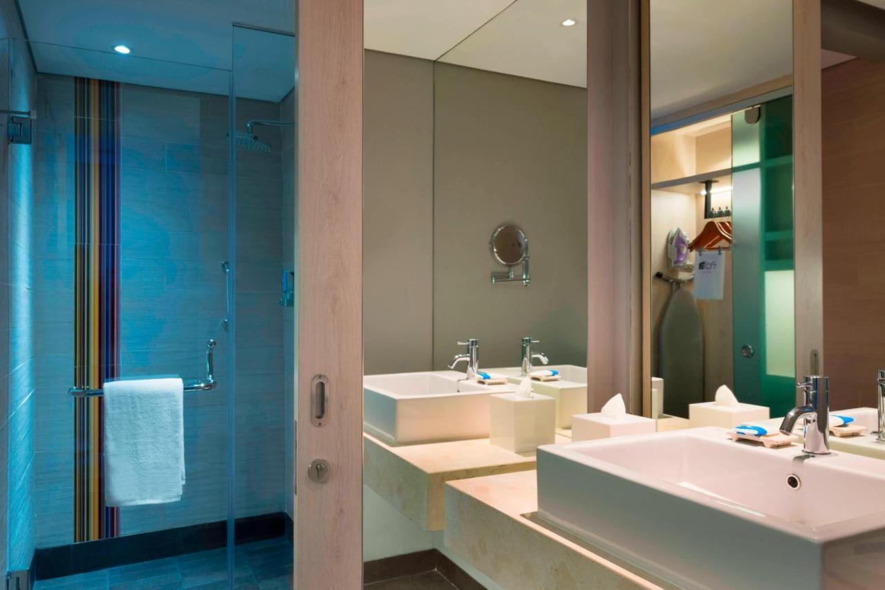 Aloft, Guest room, 1 King