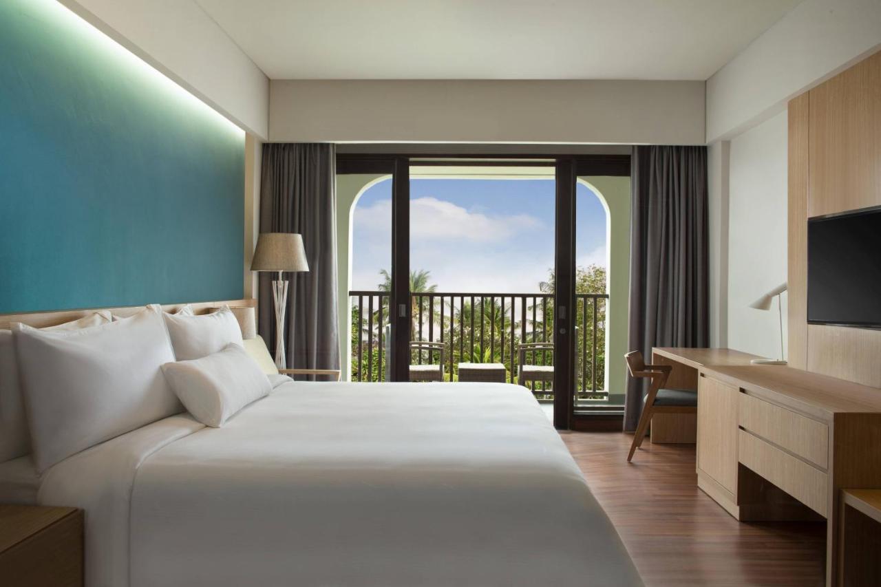 Deluxe Room, Guest room, 1 King, Garden view, Balcony with Daily Shuttle to Monkey Forest, Daily Yoga, Free Bike to borrow,  Free Family Activity and 24 Hour access to Motion Fitness Center,665534757:JPEG