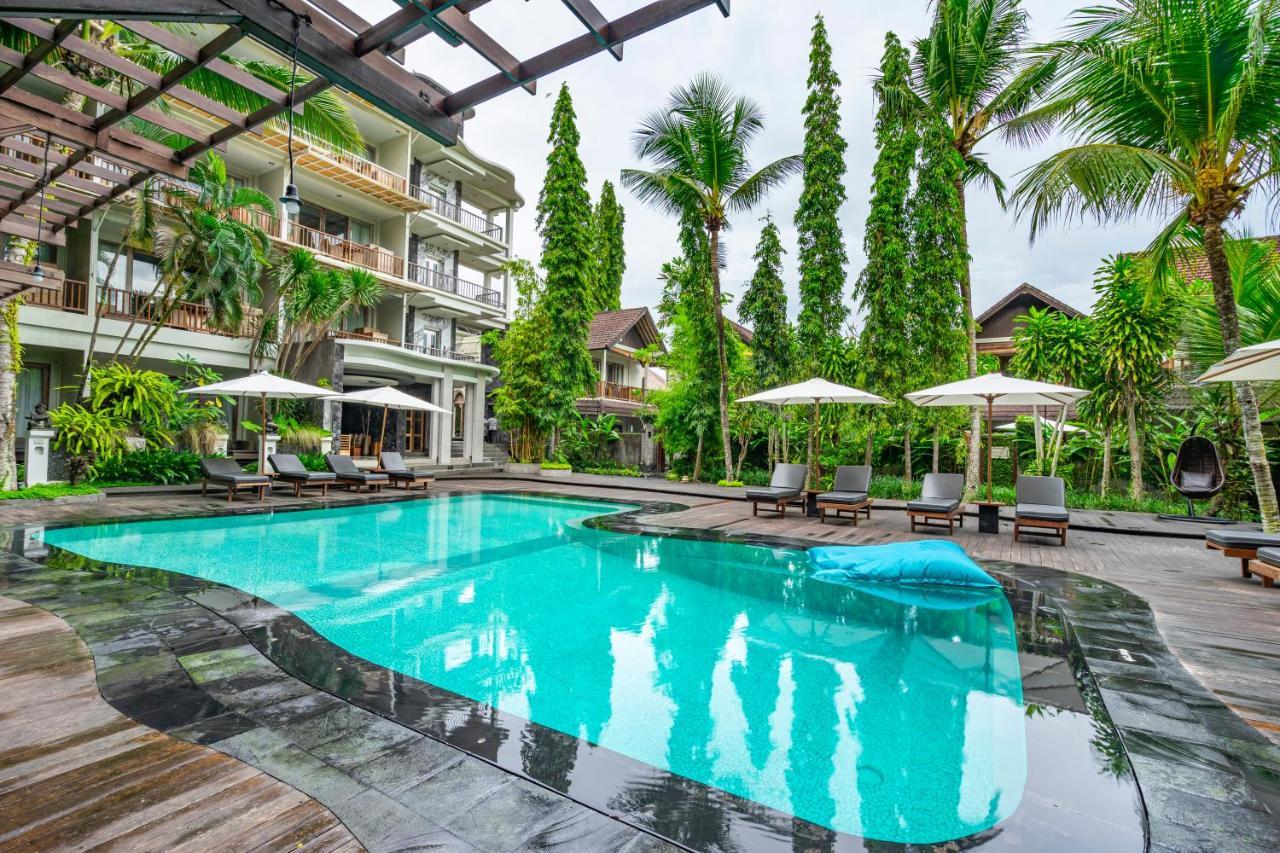 Alojamiento Deluxe con vistas a la piscina