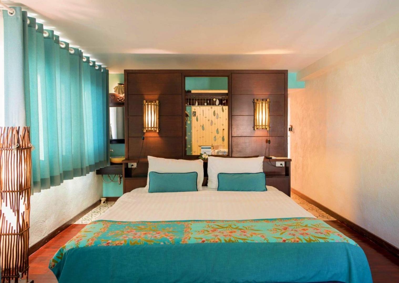Deluxe Double or Twin Room with City View
