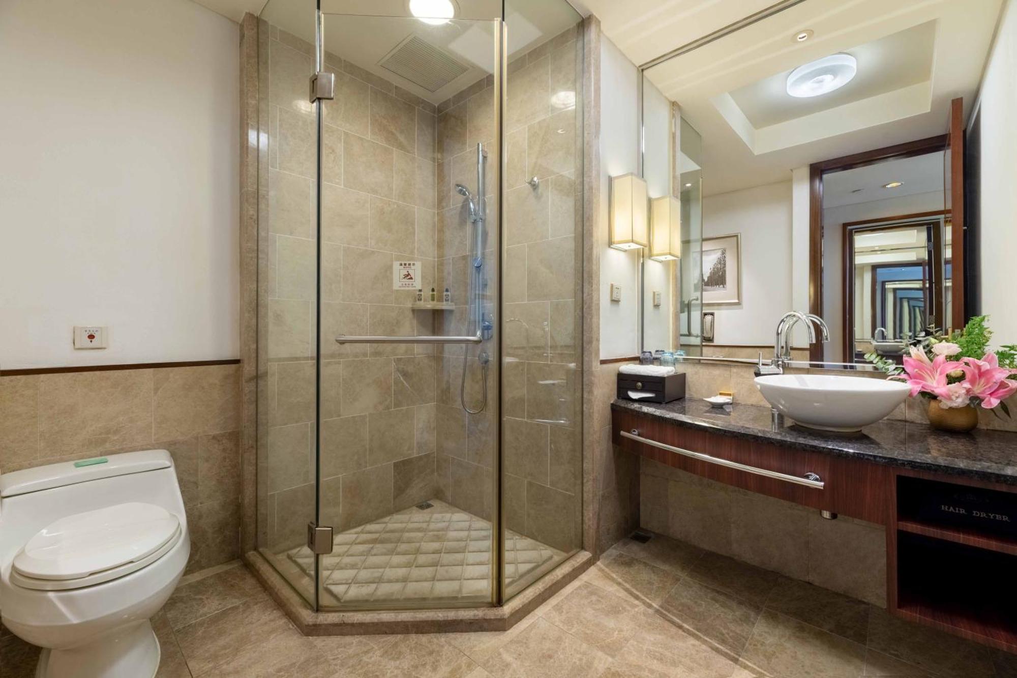 Superior King Room with River View