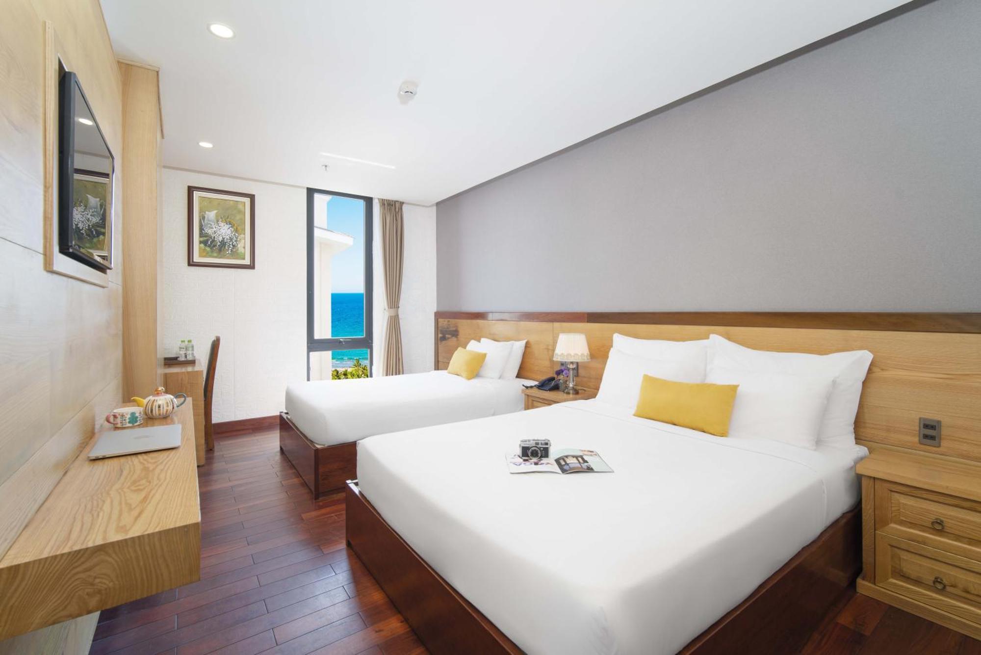 Connecting Room