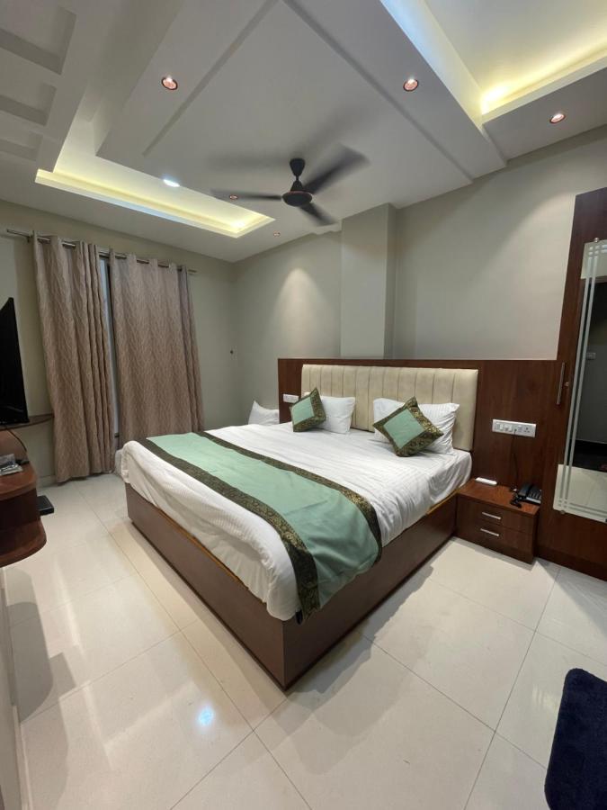 Double or Twin Room with Private Bathroom