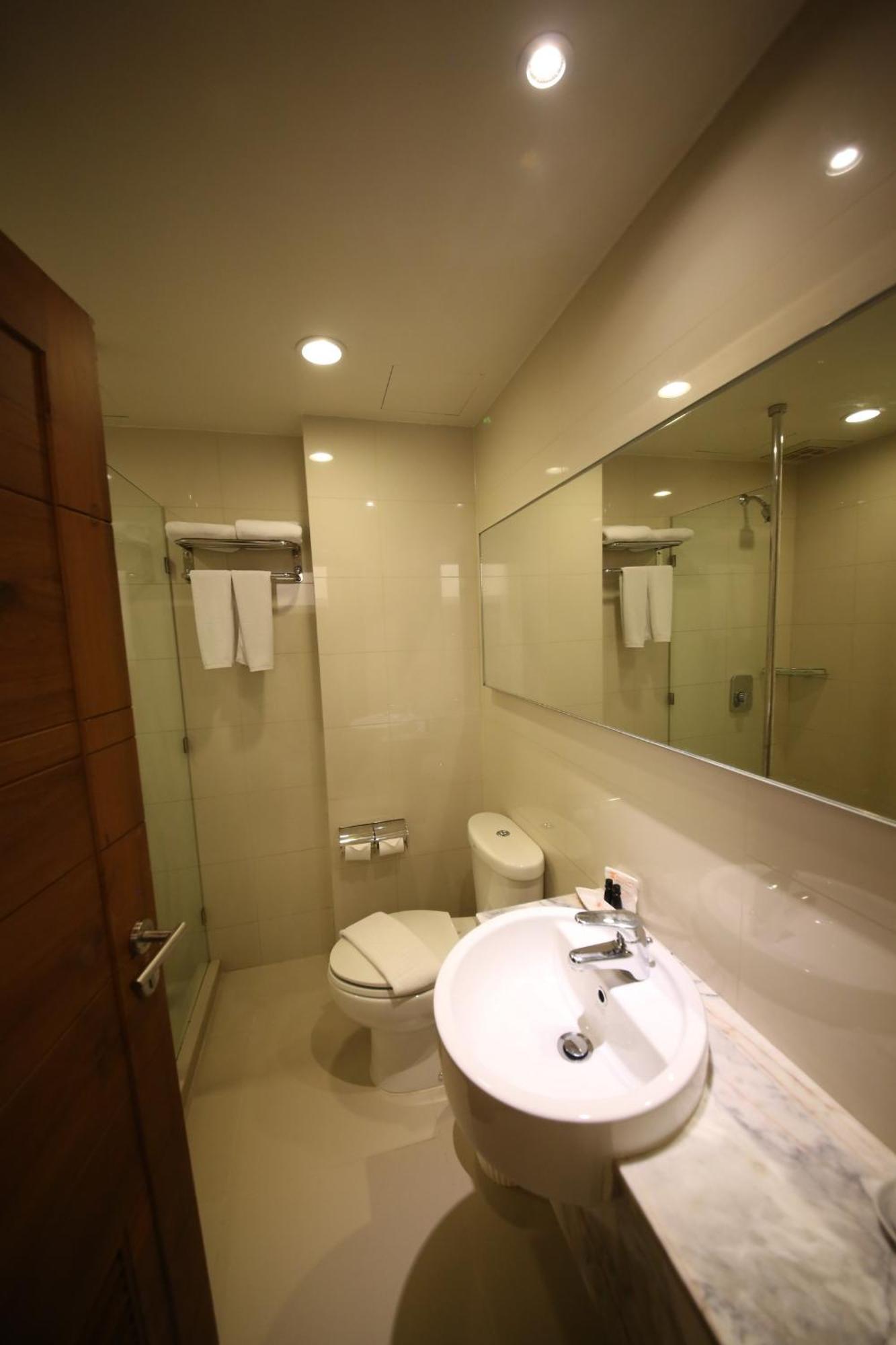 Deluxe Double or Twin Room Pool View