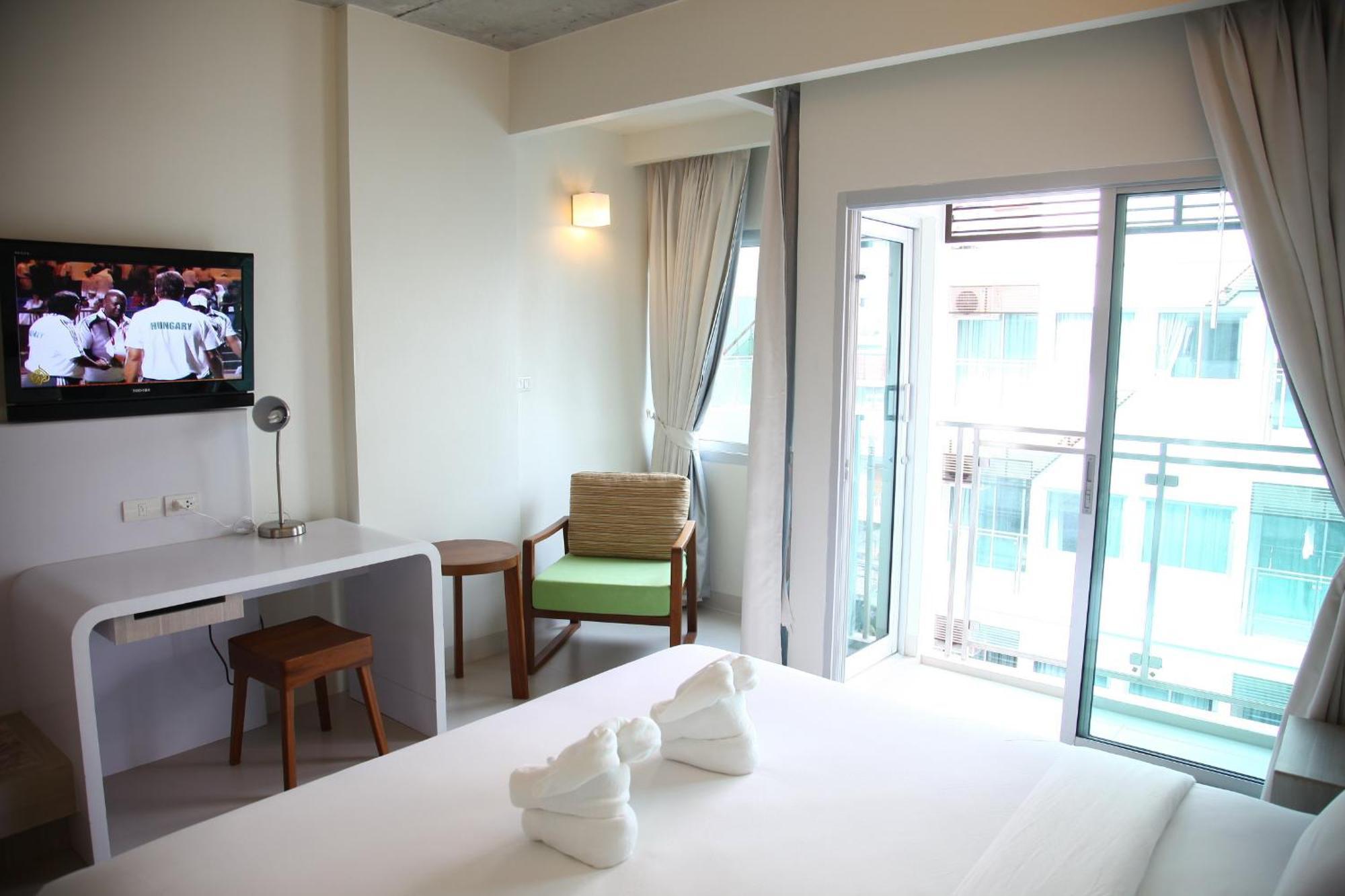 Deluxe Double or Twin Room Pool View