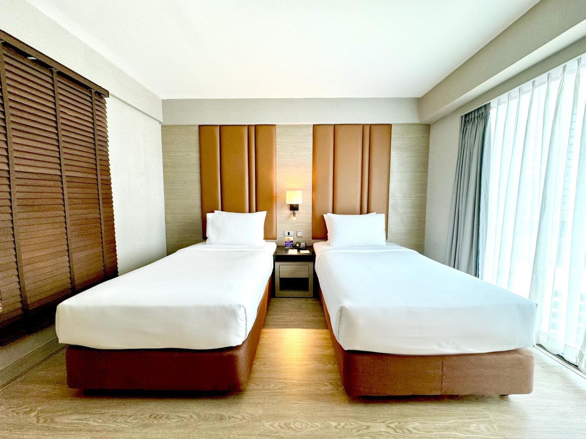 Premier Room with Two Twin Beds - Non-Smoking