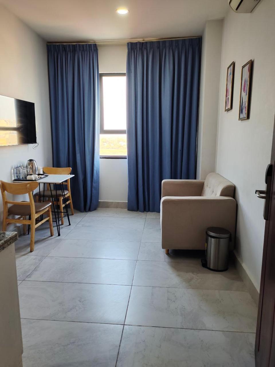 One-Bedroom Apartment,1509262834:JPEG