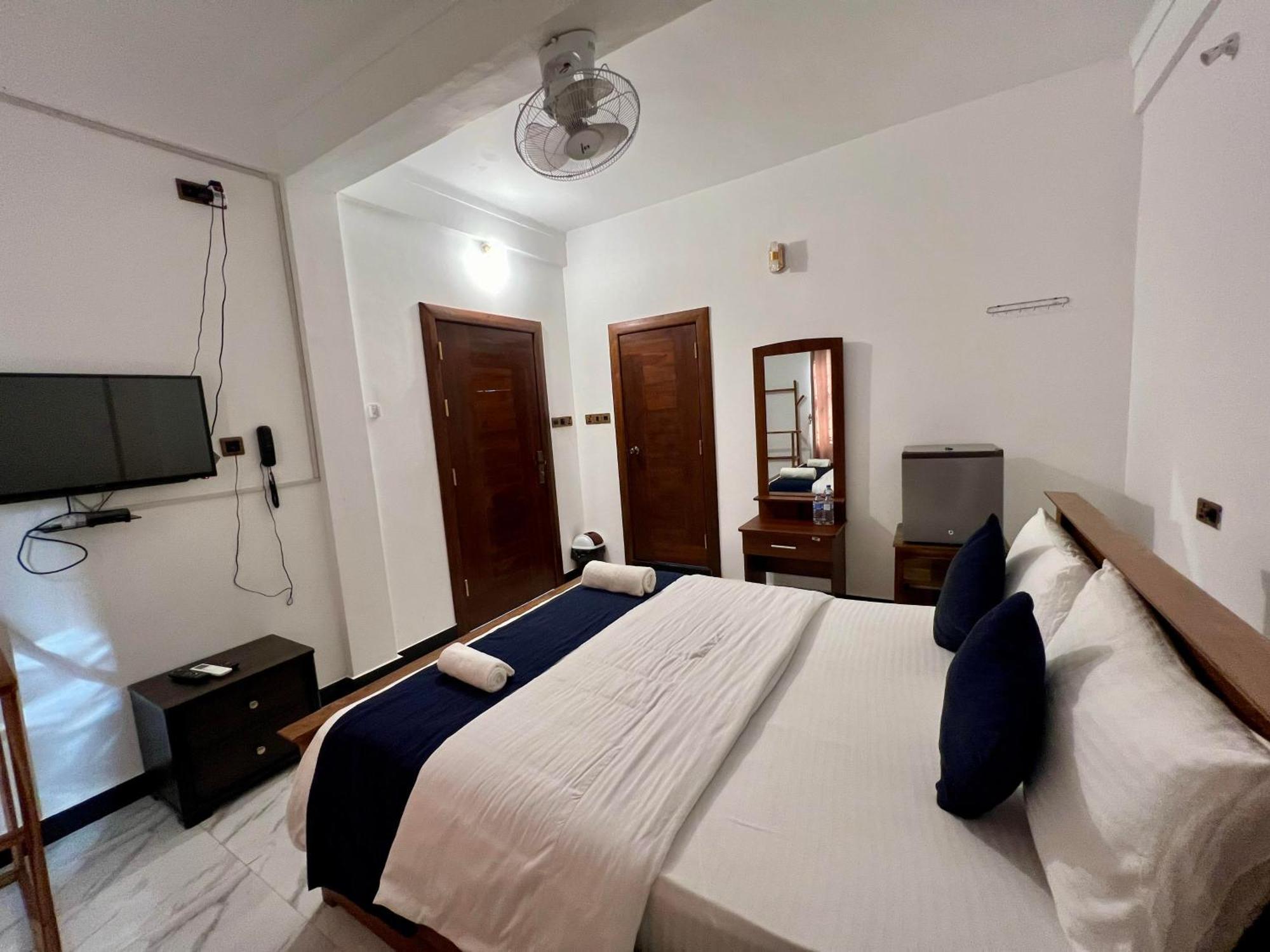 Deluxe Double Room (2 Adults + 1 Child)