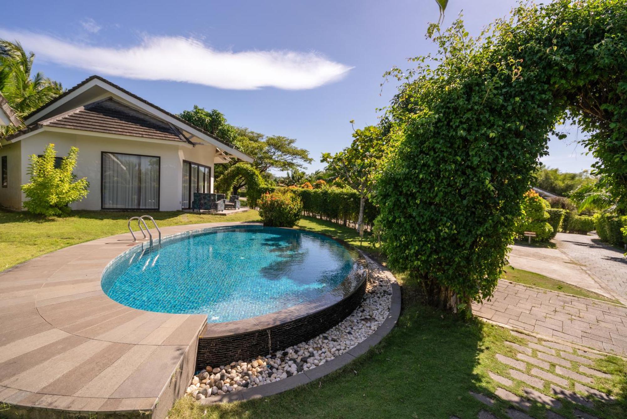 Luxury Villa Poolside,1588191163:JPEG