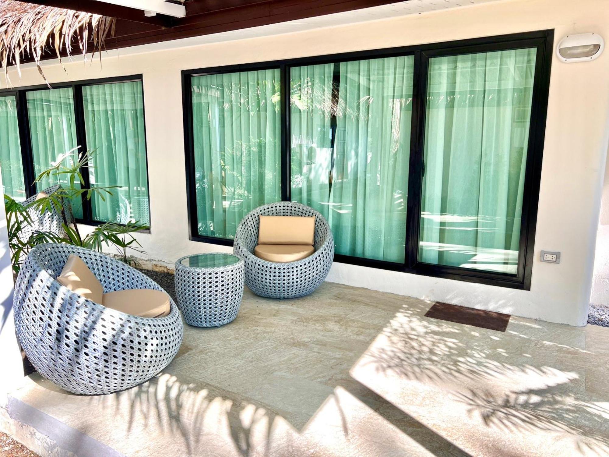 Superior Family Room,1535367277:JPEG