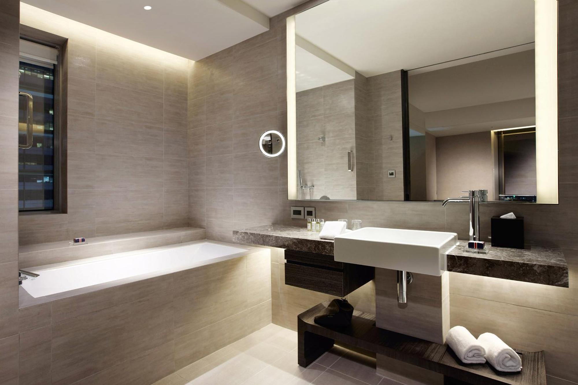 Premium King Room with Landmark View