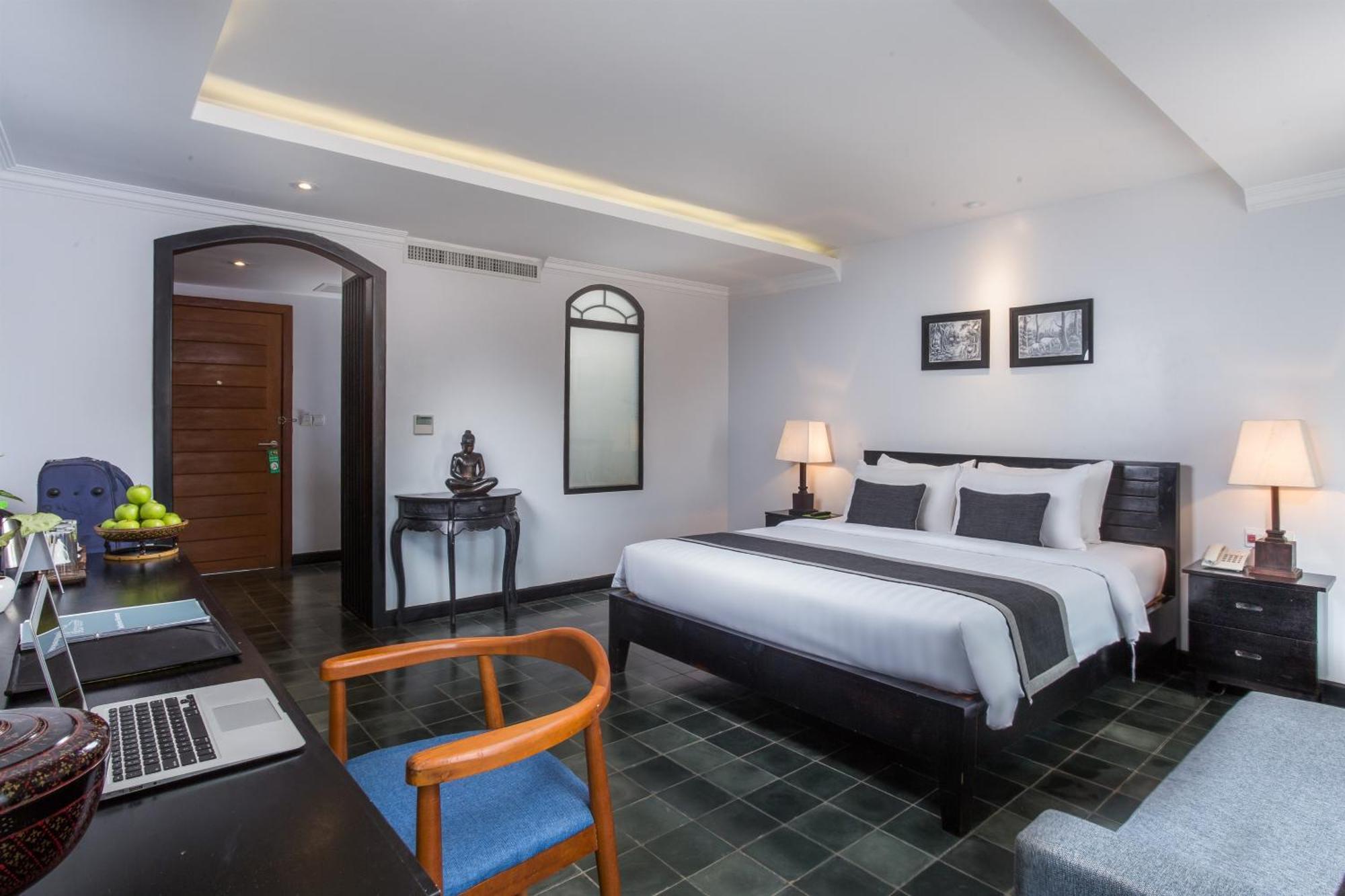 Luxury King Room - Afternoon Tea + Workspace + Support Community