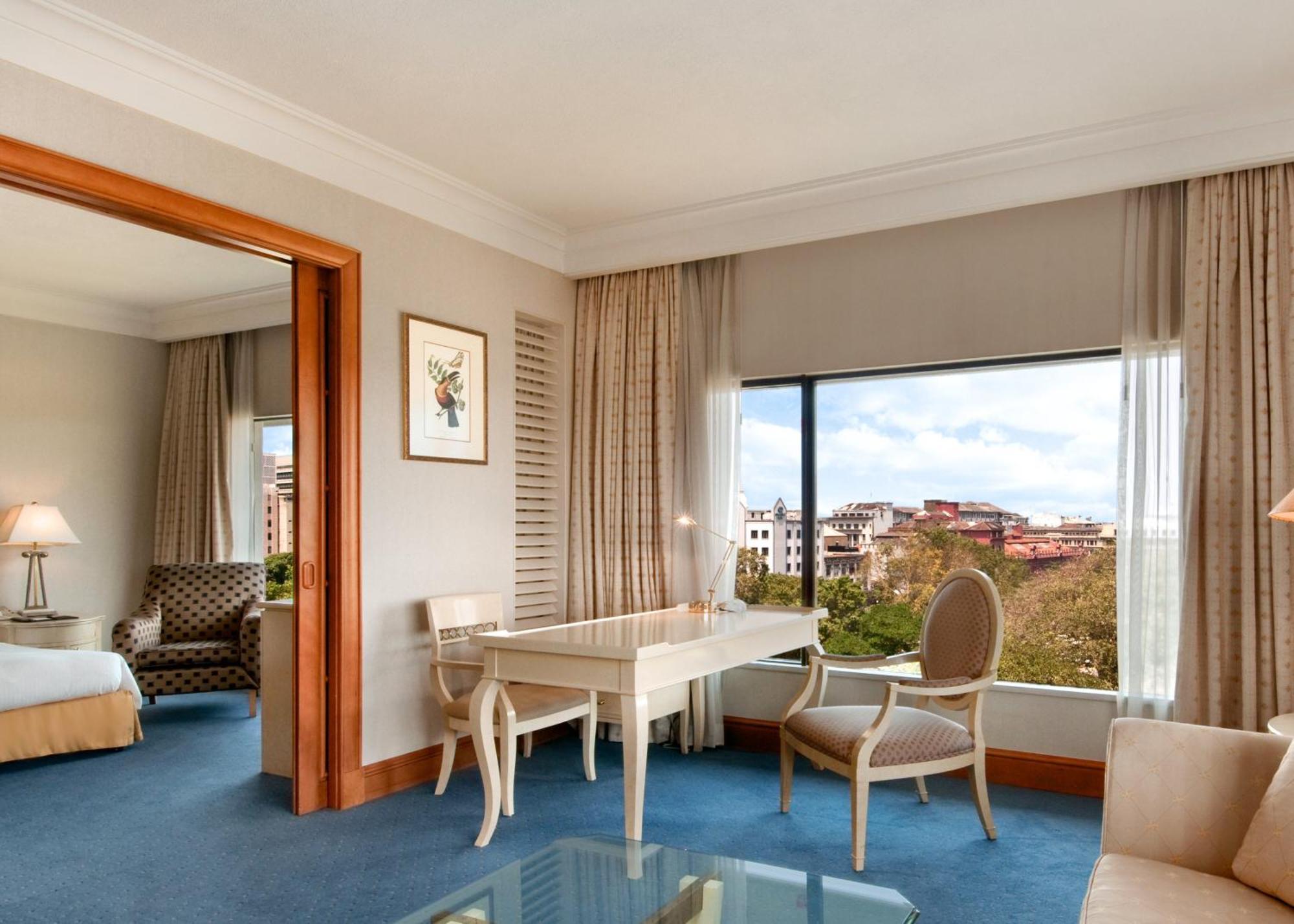 Corner King Suite