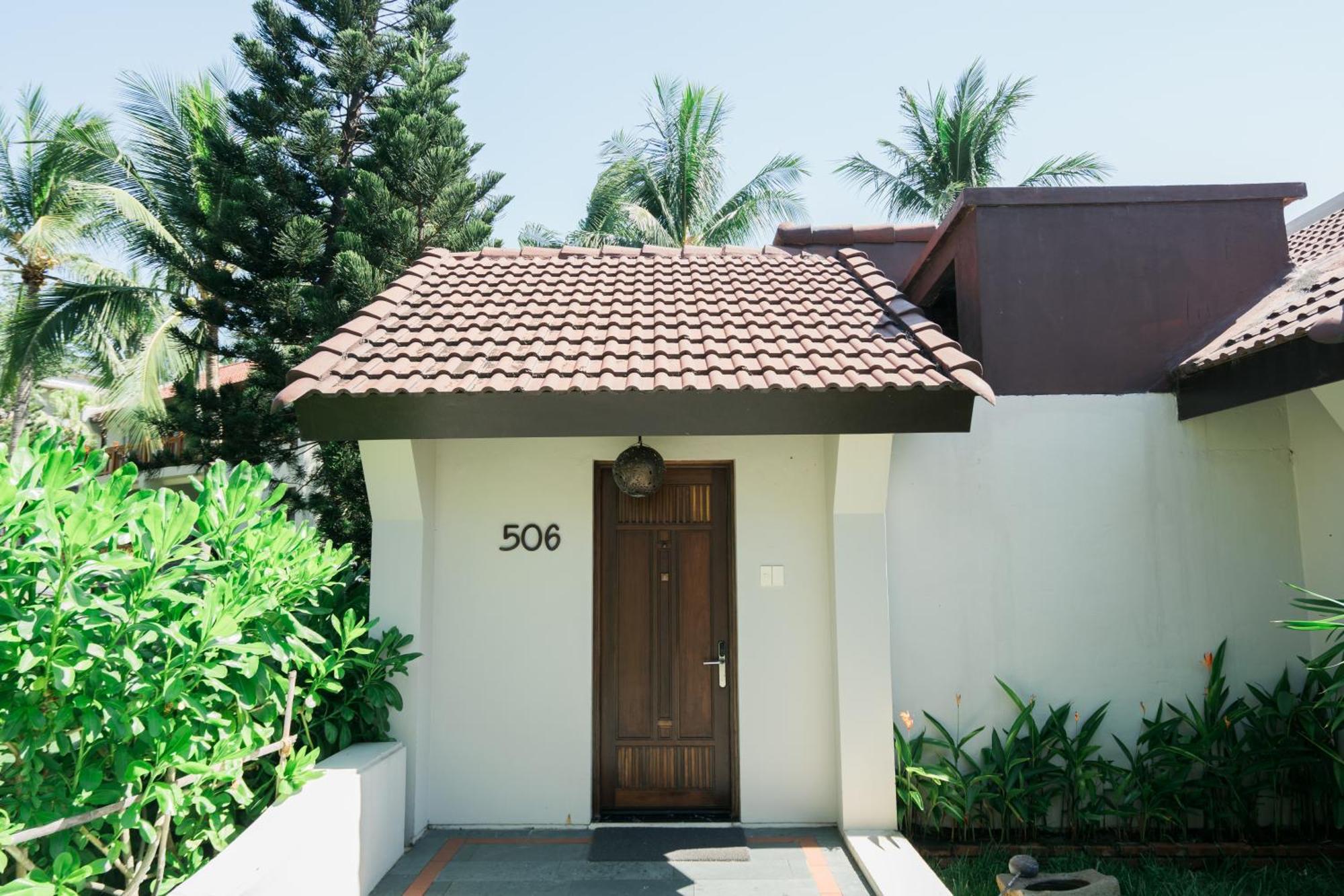 Bungalow with Garden View