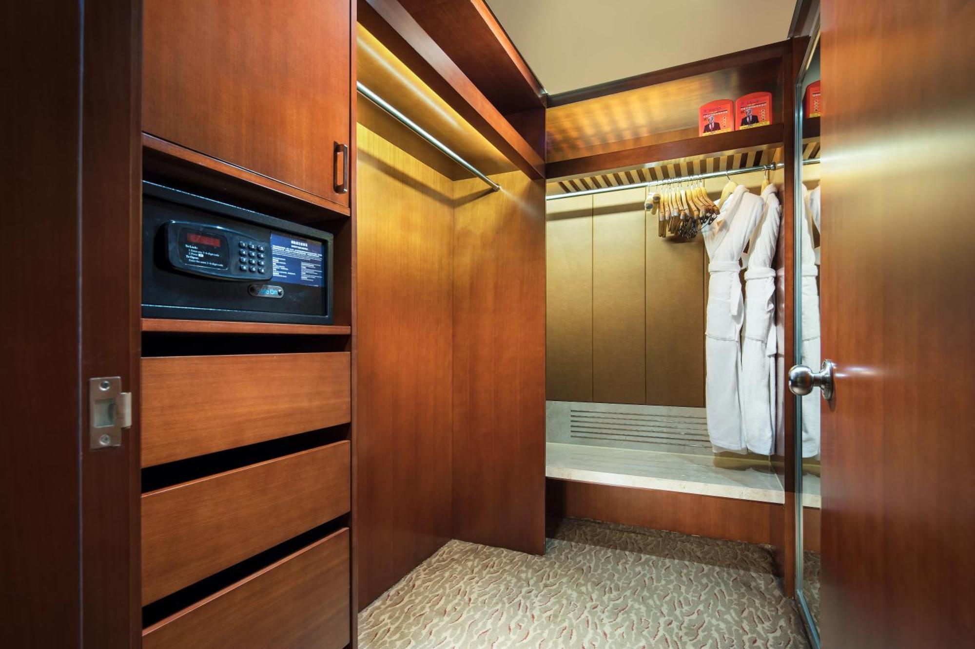 King Deluxe River View Room