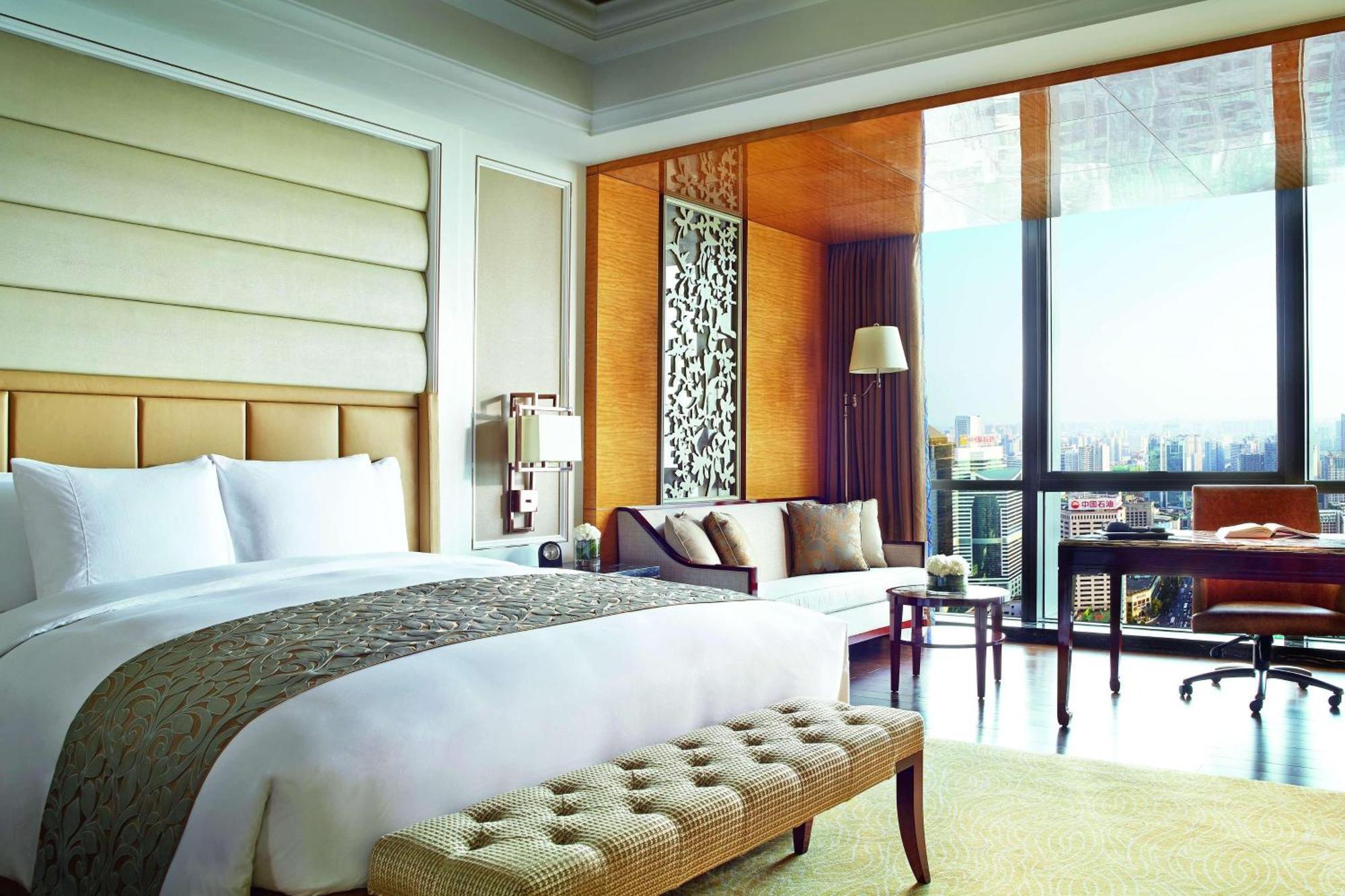 1 King Bed, Square View, Guest Room