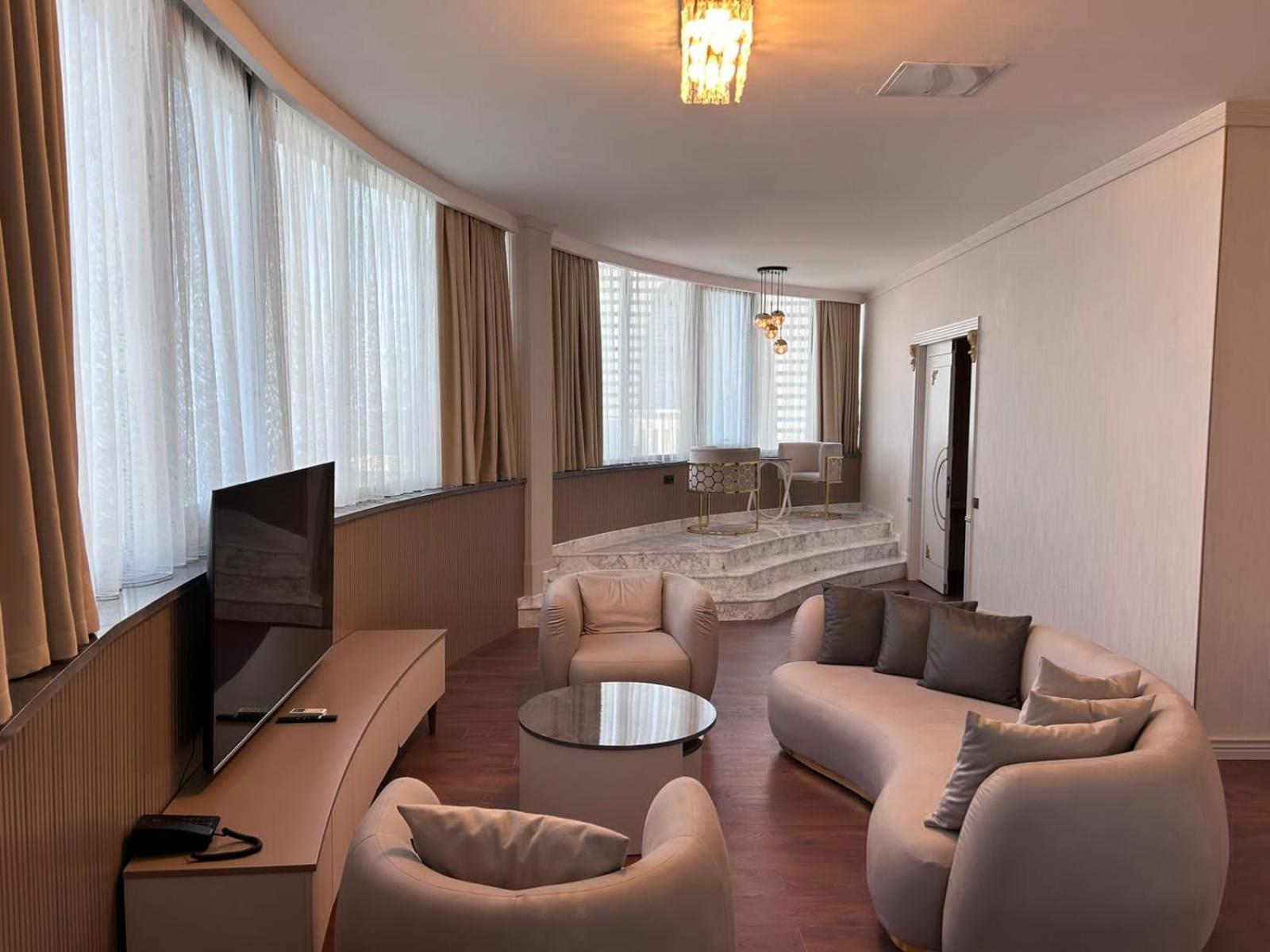 Suite mit Kingsize-Bett und Meerblick