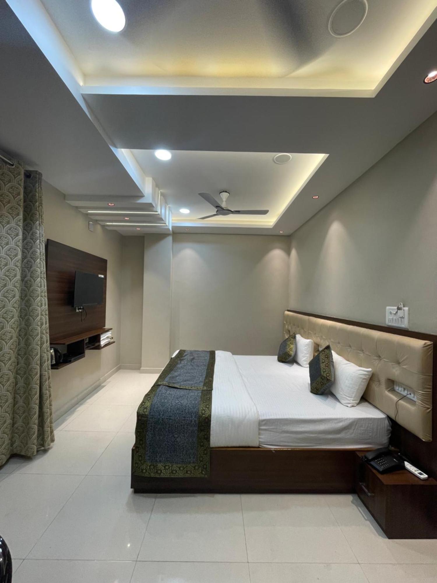 Deluxe Double or Twin Room with Balcony