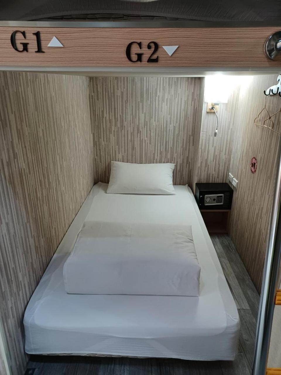 Single Bed 12-Bed Female Dormitory Room