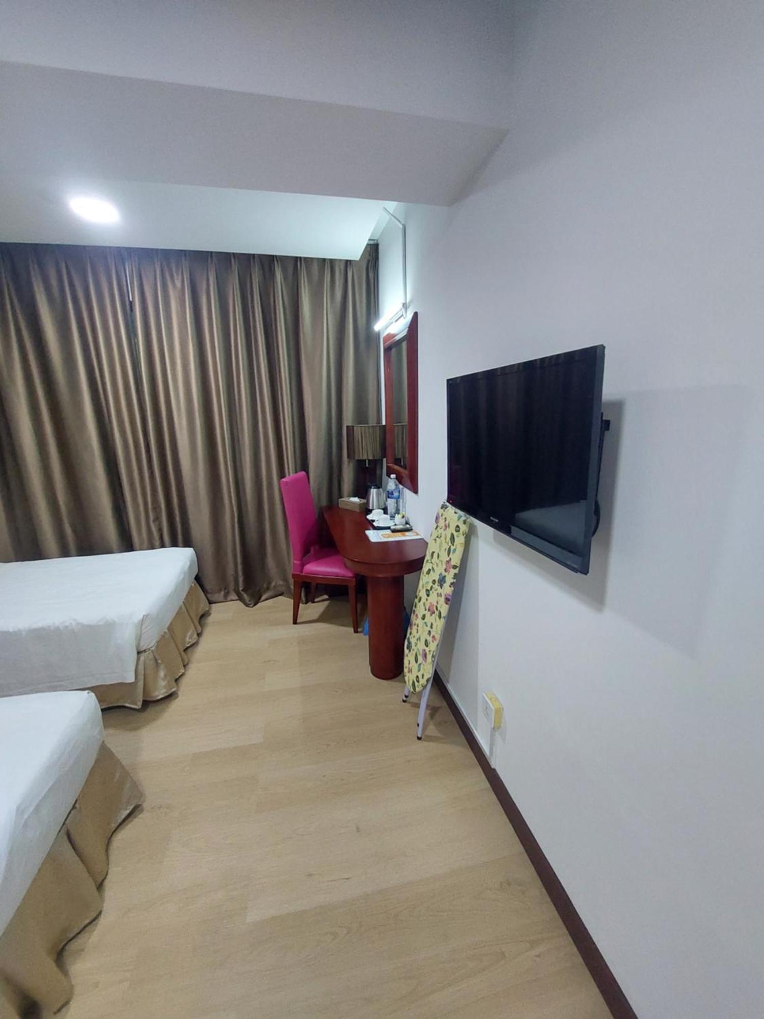 Deluxe Family Room
