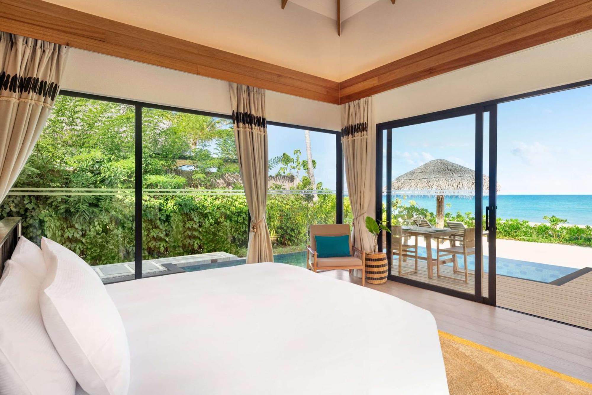 One-Bedroom Family Beach Pool Villa