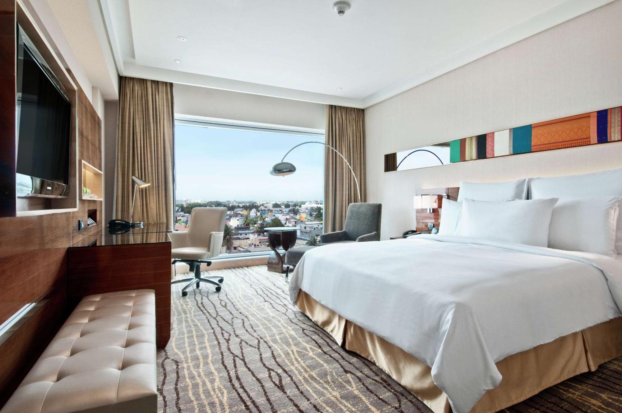 Zimmer mit Kingsize-Bett
