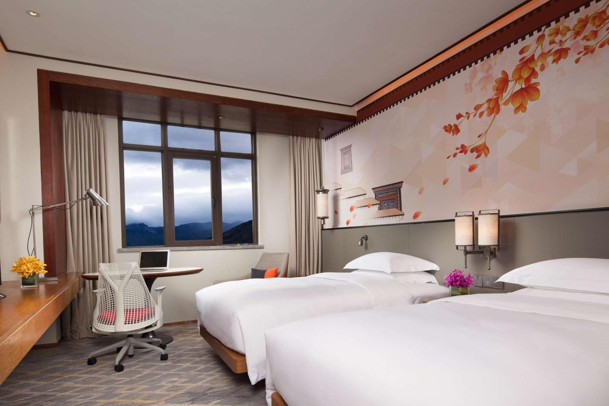Twin Guest Room with Mountain View