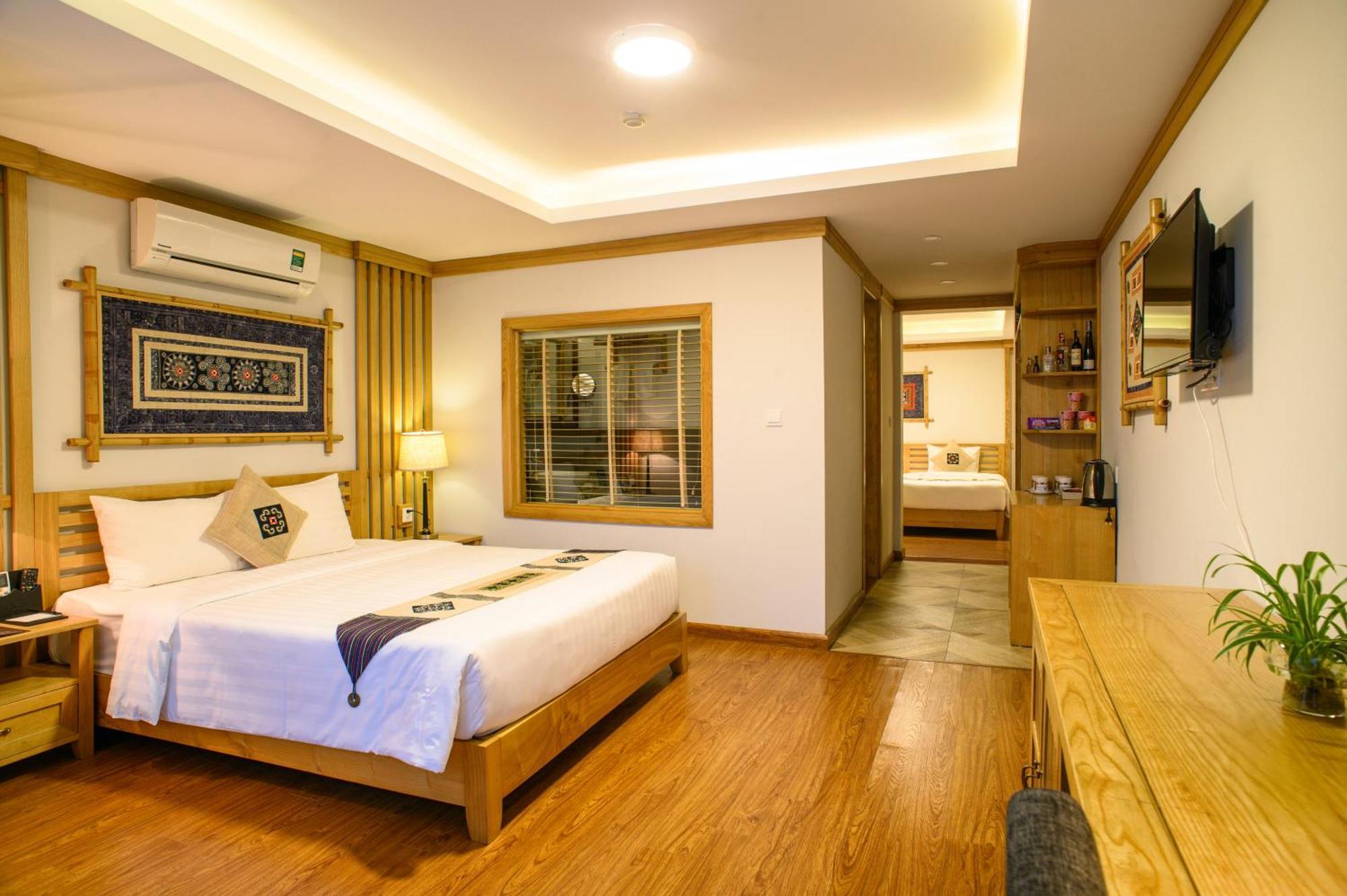 Deluxe Family Room (1 Double Bed + 2 Single Beds))