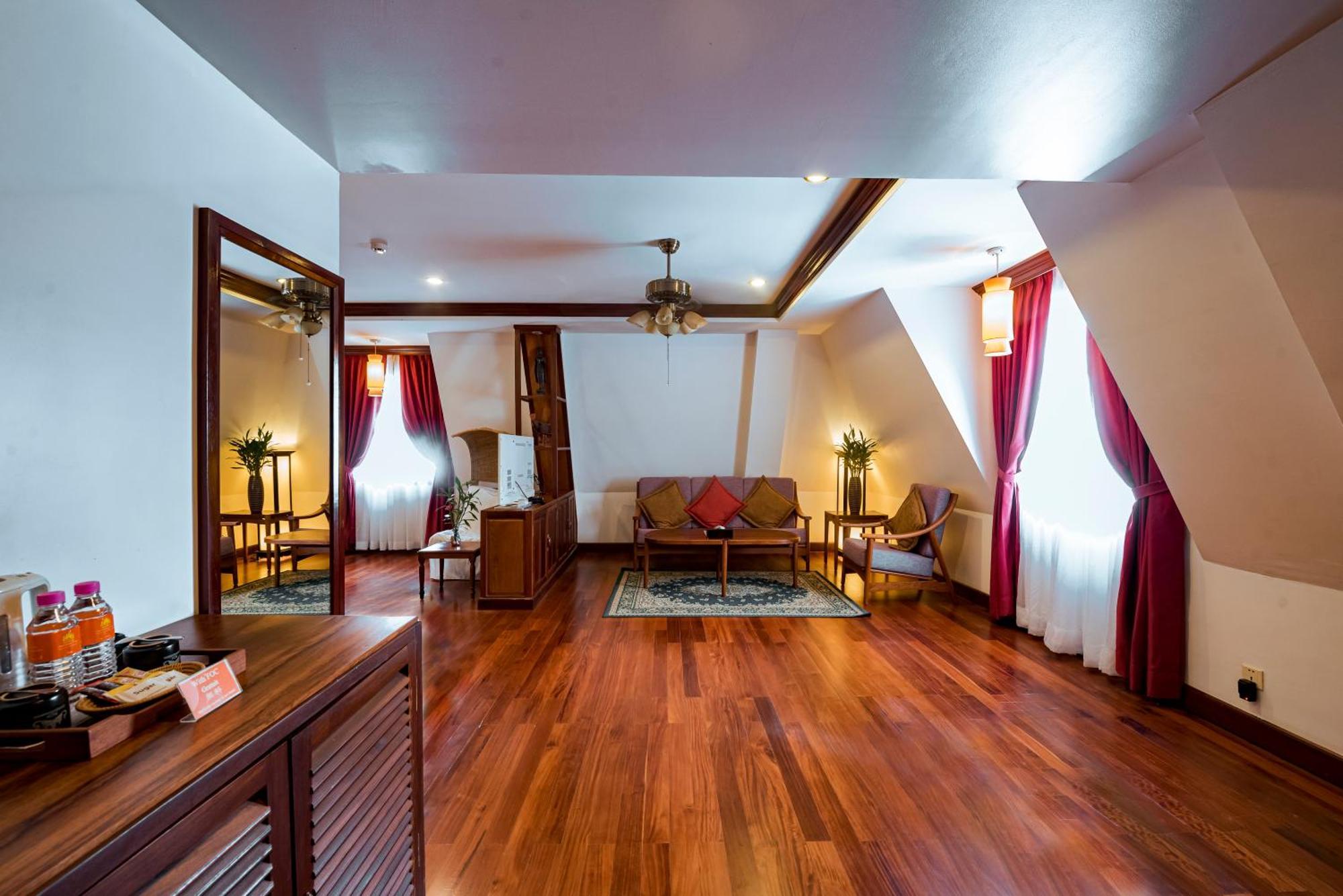 Penthouse Suite,1556151751:JPEG