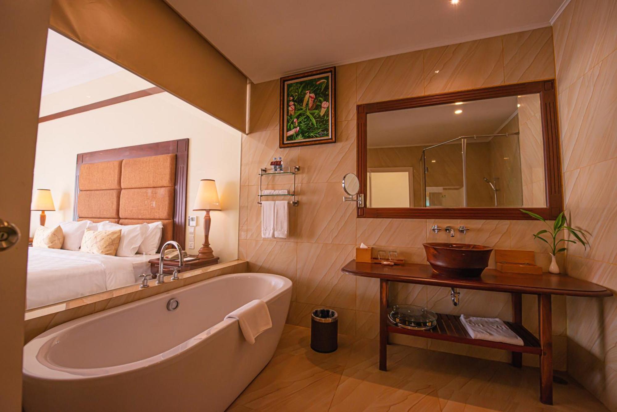 Deluxe Family Room