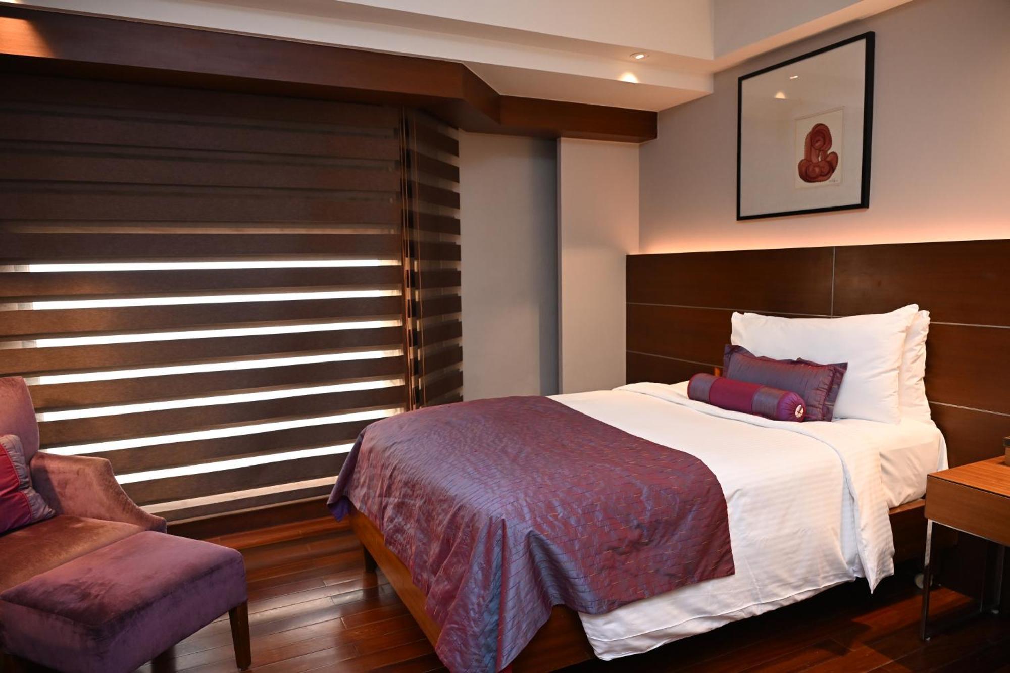 Premier King Room on Food & soft beverages Laundry & Spa,1566984311:JPEG