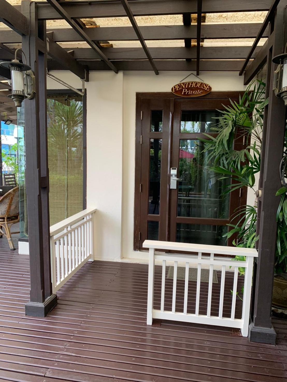 Family Room Garden View