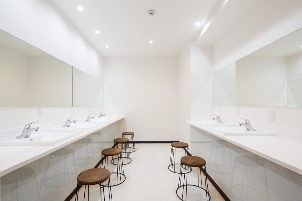 Superior Kapselzimmer mit Gemeinschaftsdusche und -WC - nur für Frauen