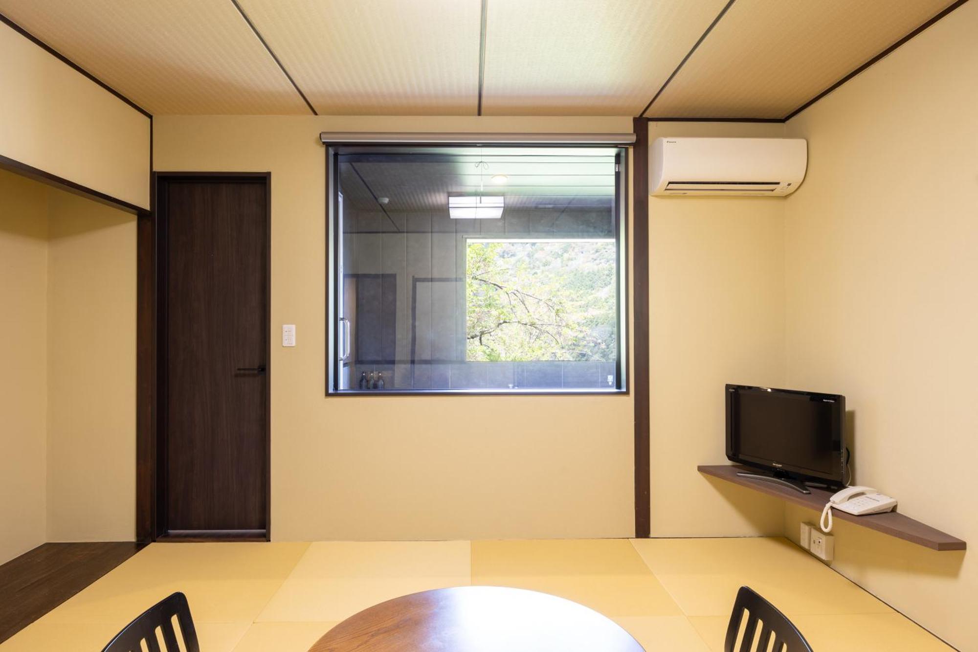 Quadruple Room with Private External Bathroom