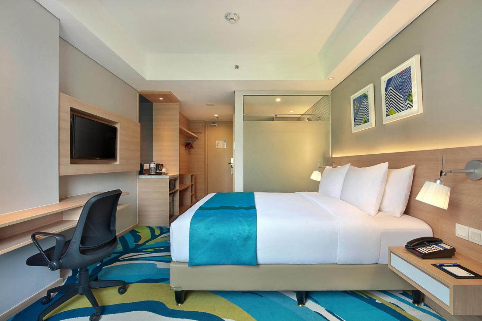 Standard Queen Room Accessible