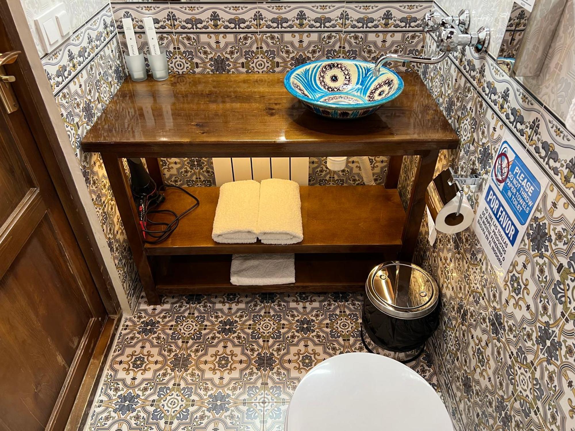 Deluxe Suite with Private Patio,1586911747:JPEG