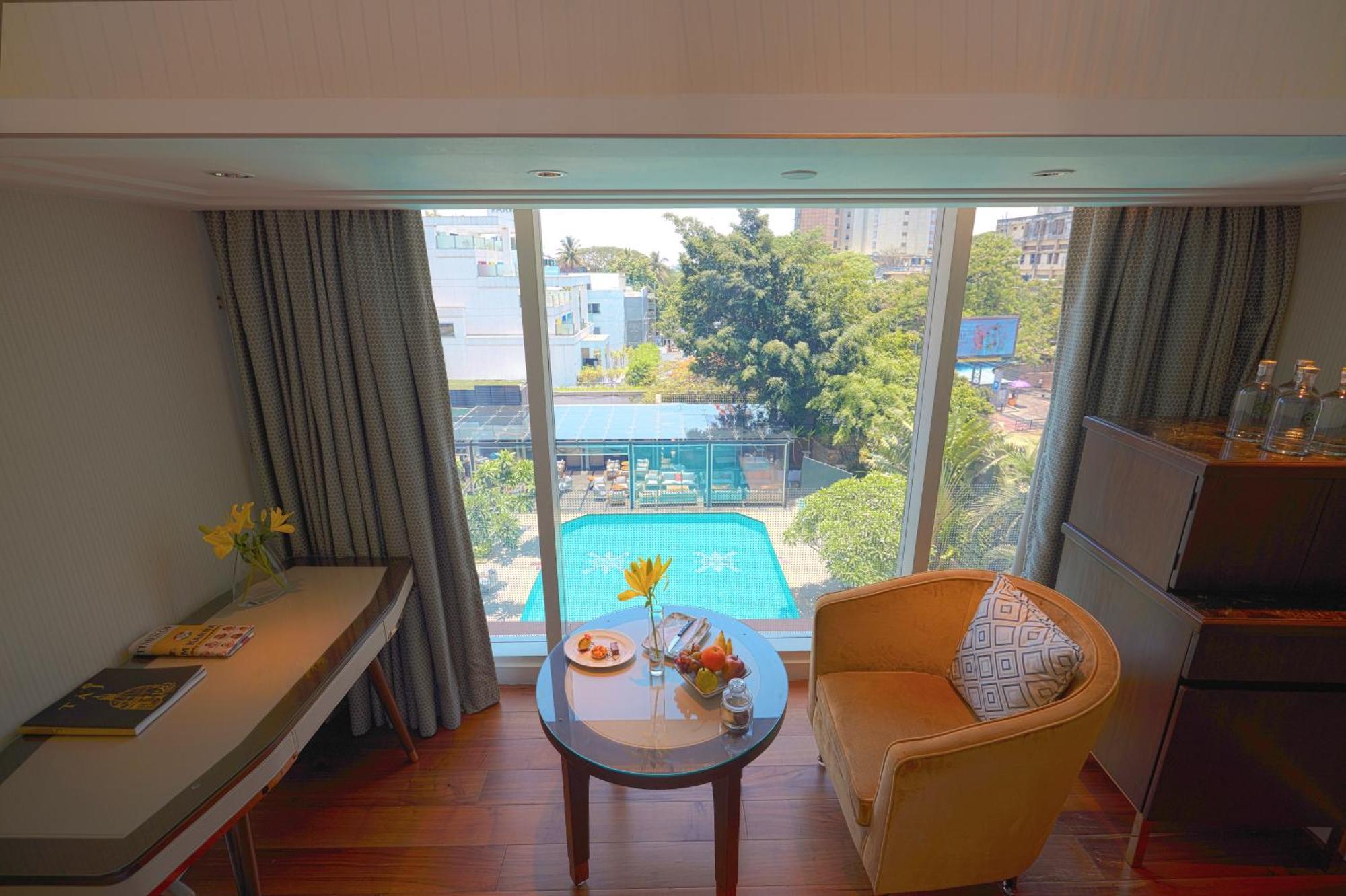 Deluxe Room Pool View Twin Bed