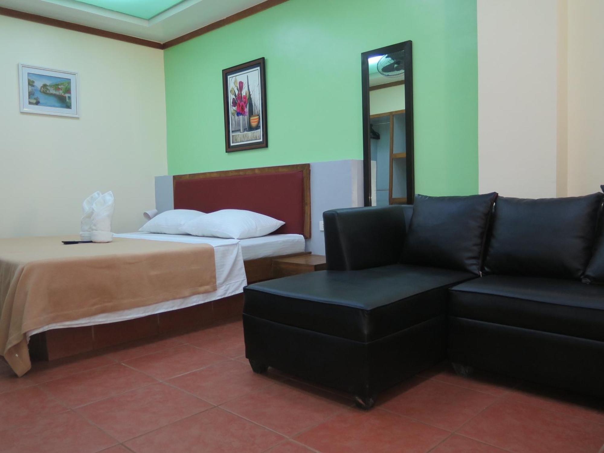 King Suite with Pool View