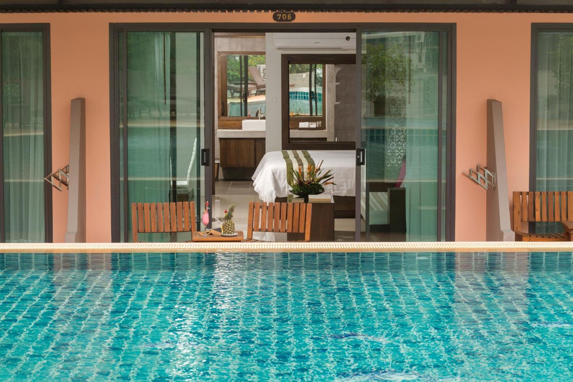 Grand Deluxe Double or Twin Room Pool Access