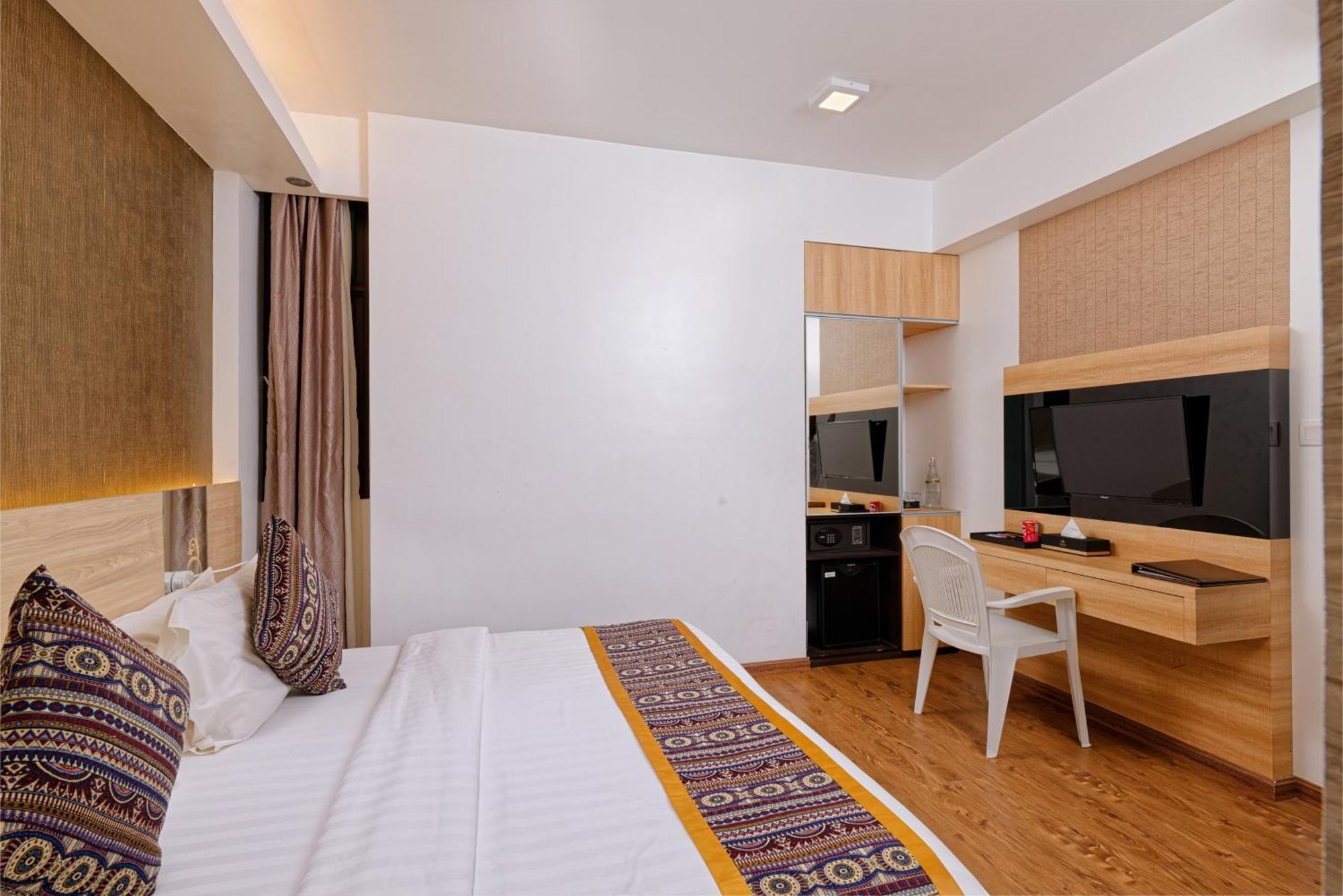 Standard Deluxe Room Excludes Window Access