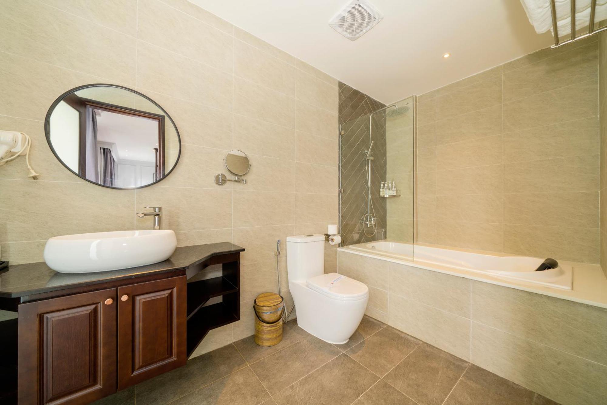 Executive Suite Triple Room with Balcony