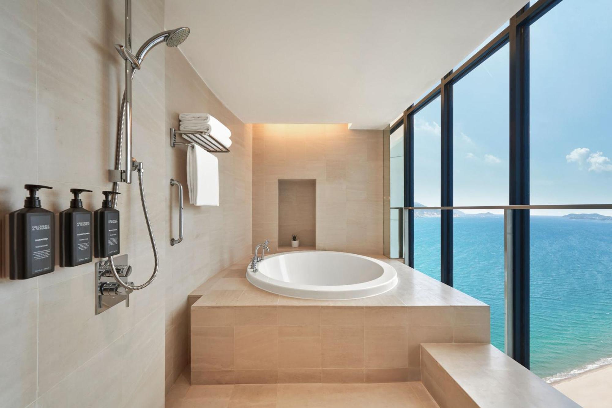 One-Bedroom Executive Suite Ocean View Balcony