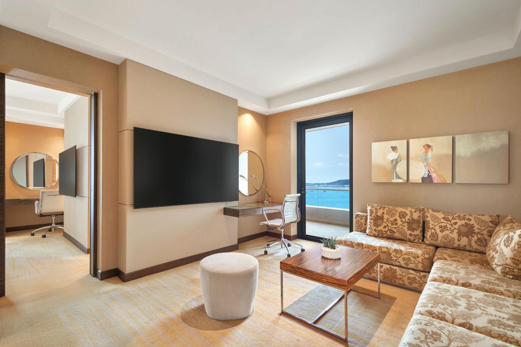 One-Bedroom Executive Suite Ocean View Balcony