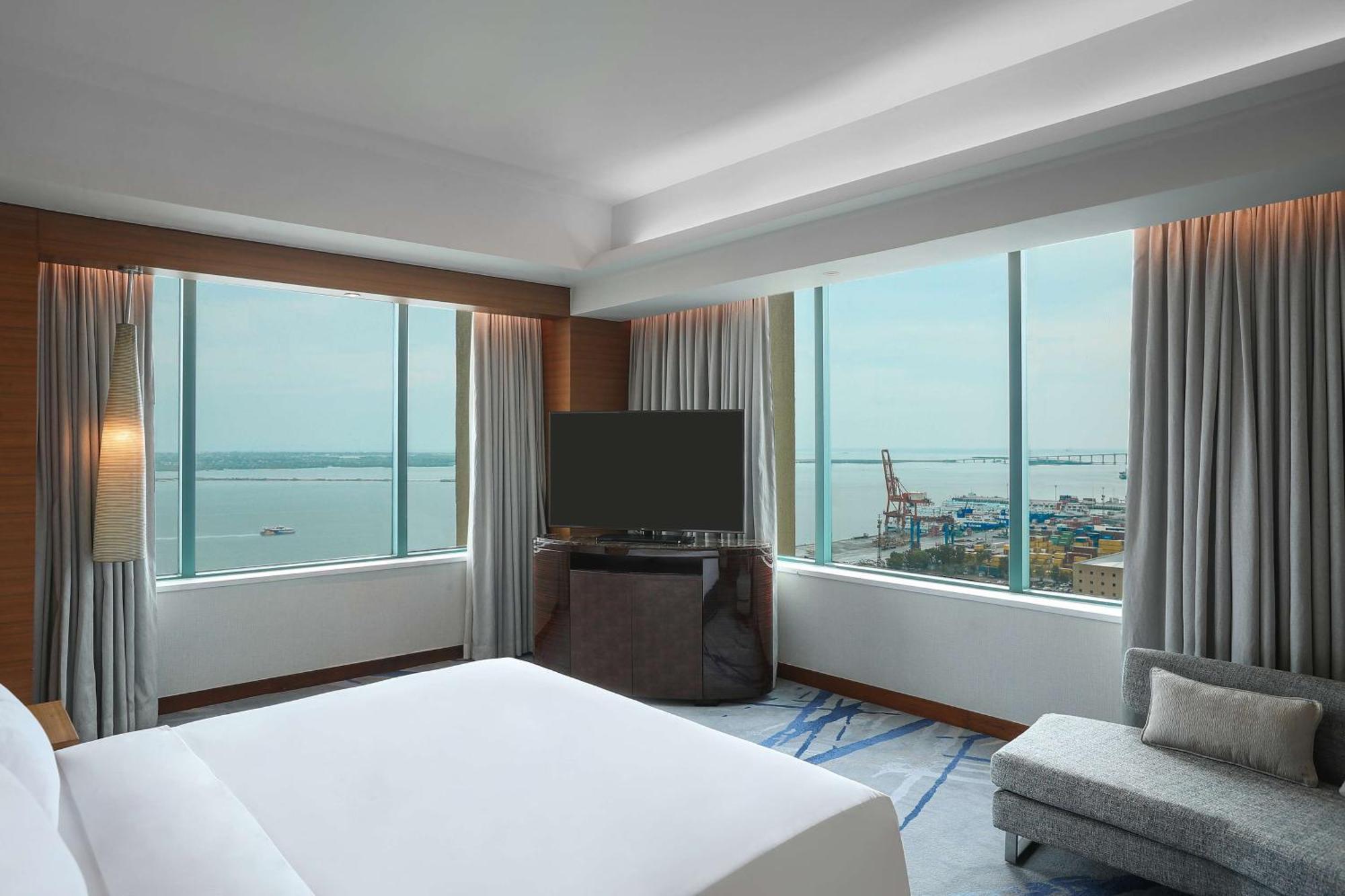 Suite Lounge access Harbor View