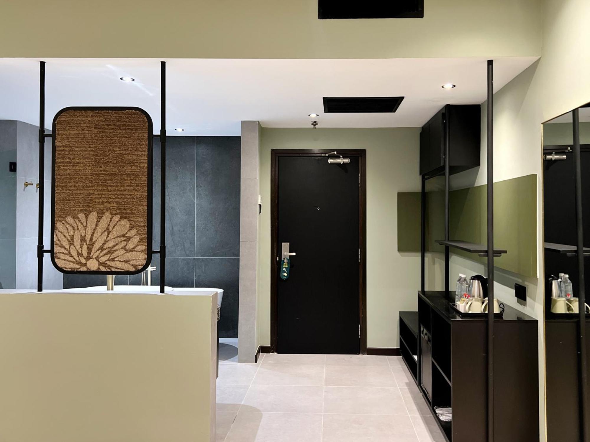 Emerald Room - Newly Renovated