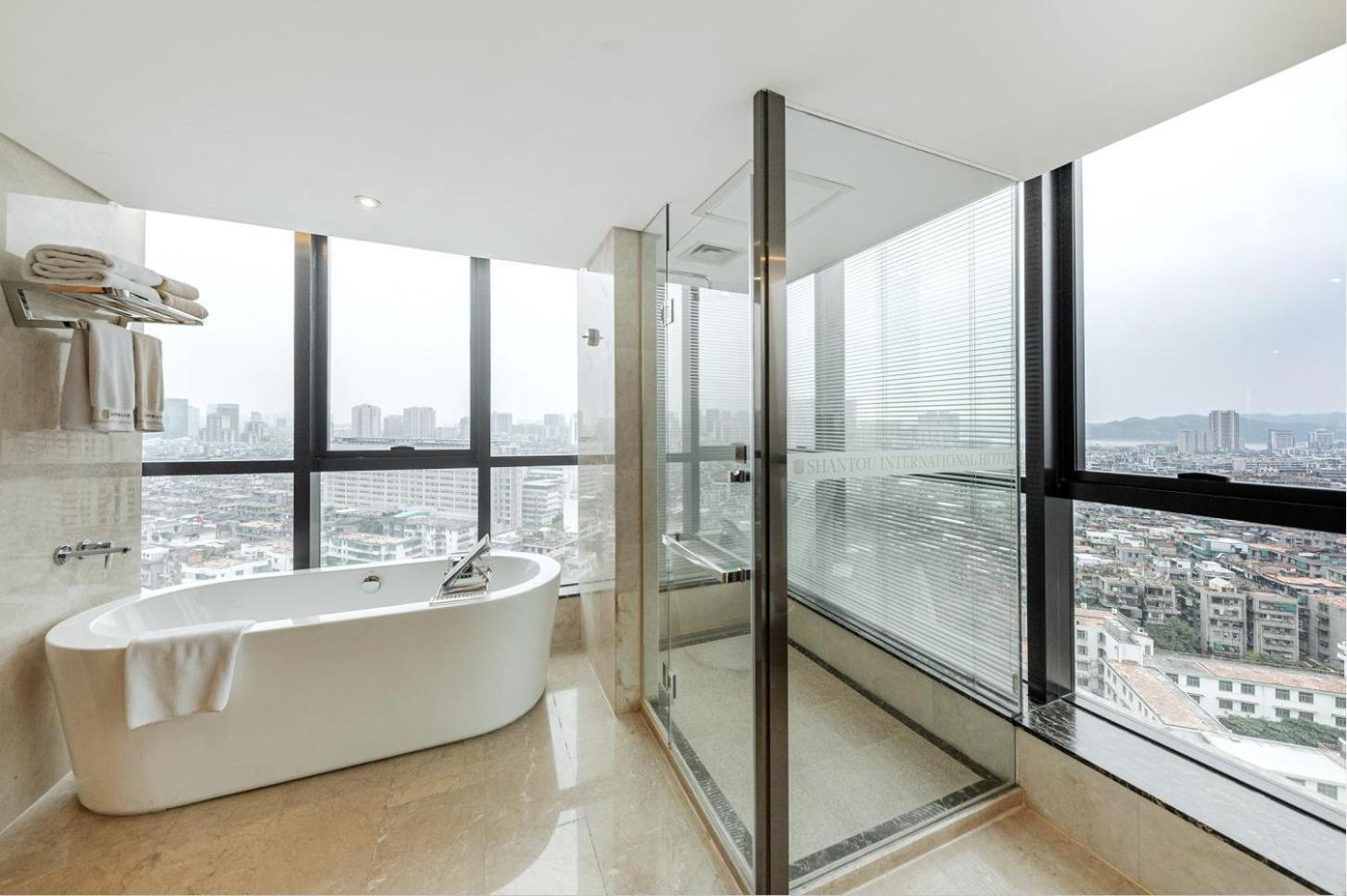 Executive Deluxe Queen Room