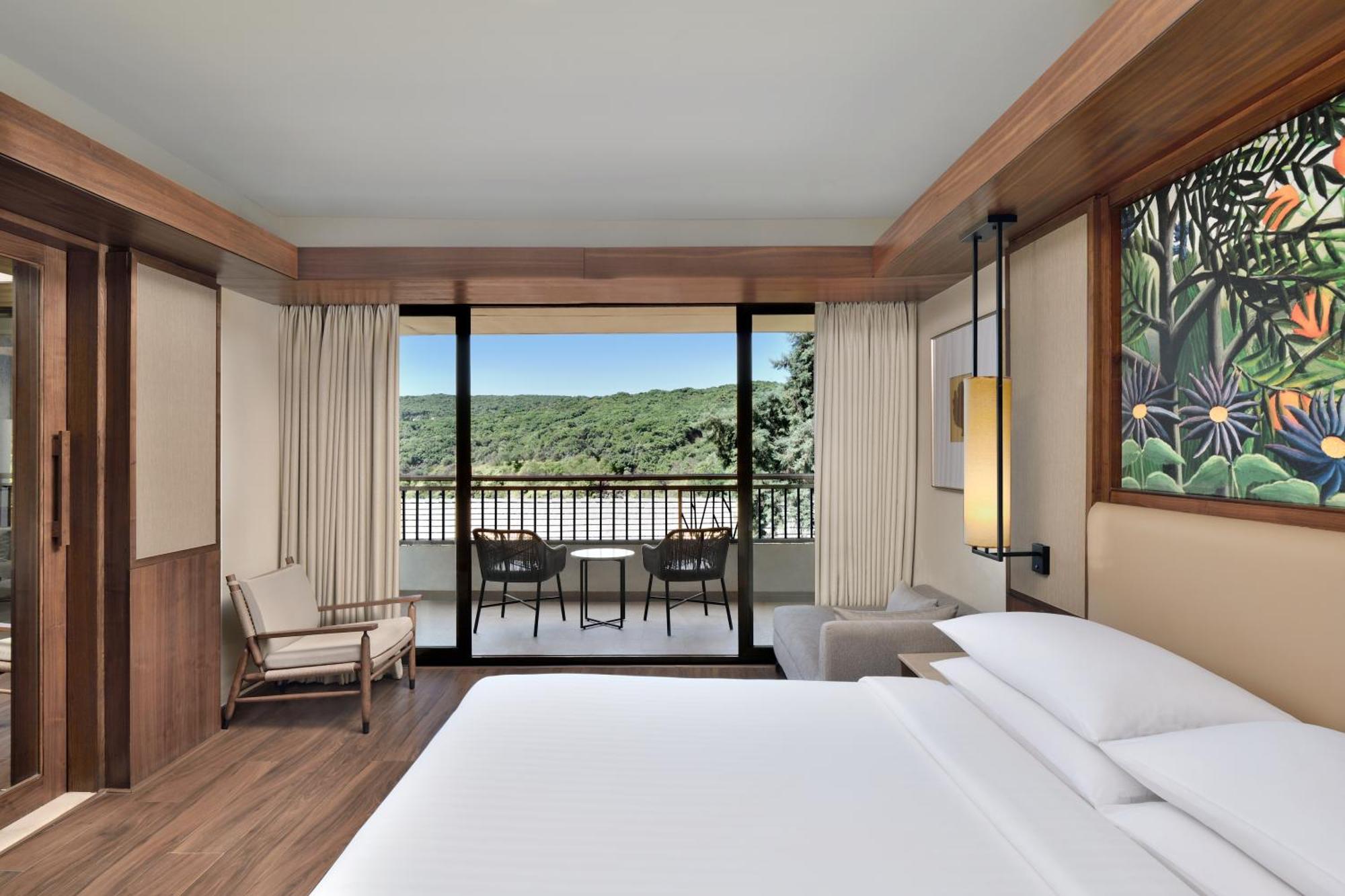 Deluxe King Room with Bathtub and Balcony,1643236056:JPEG